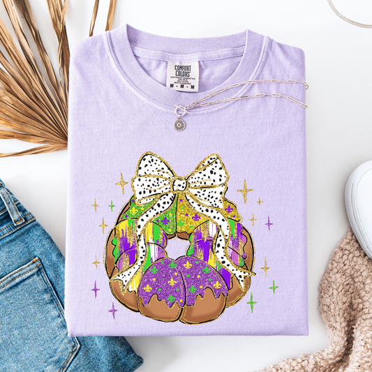 CC King Cake with Bow Tee